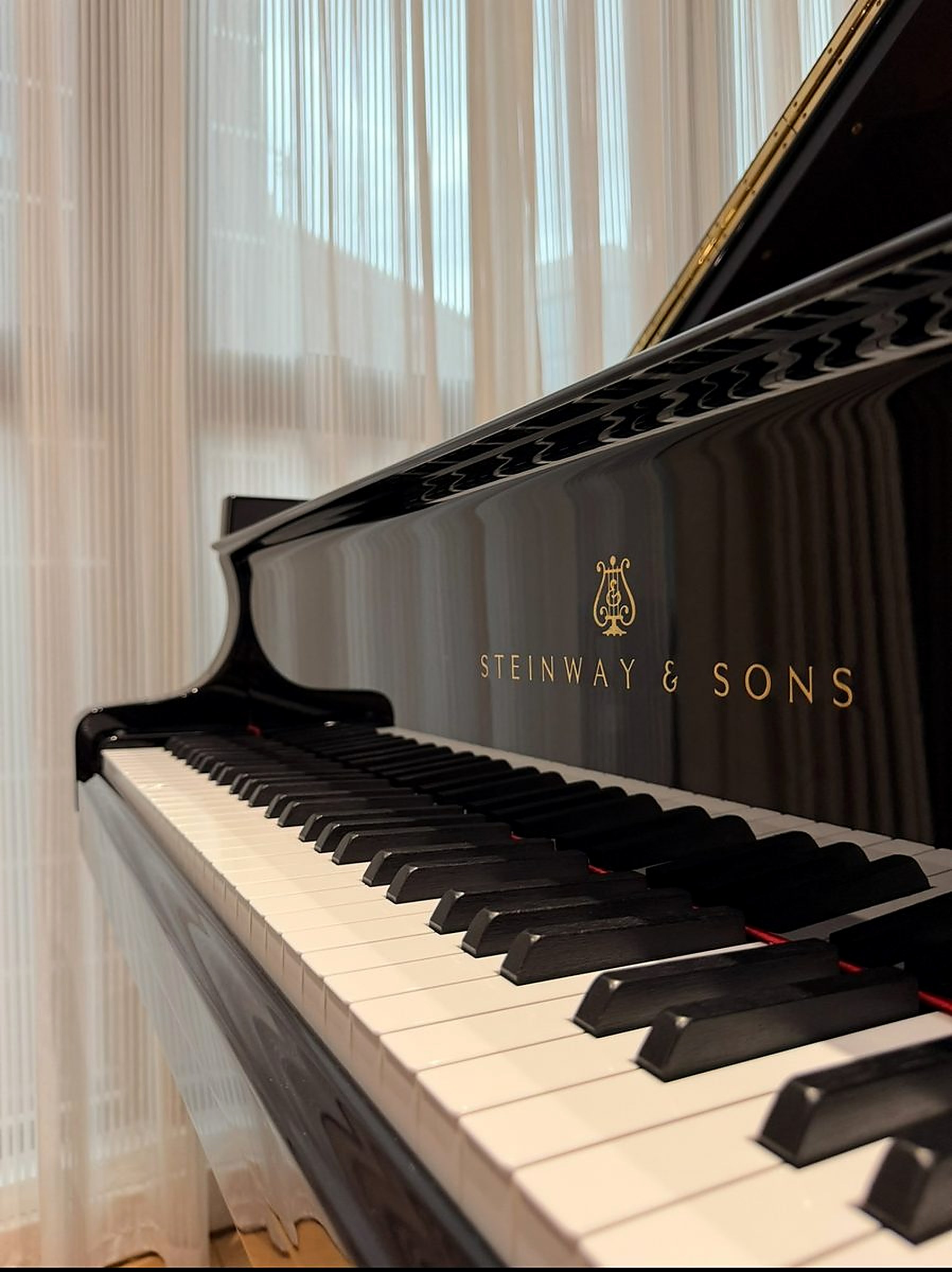 Steinway Model B211 grand piano at Studio Tableau